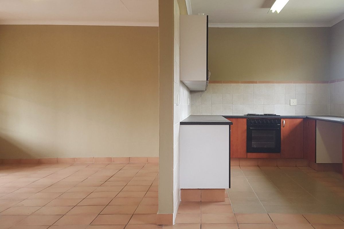 3 Bedroom Apartment for Sale - Photo 4