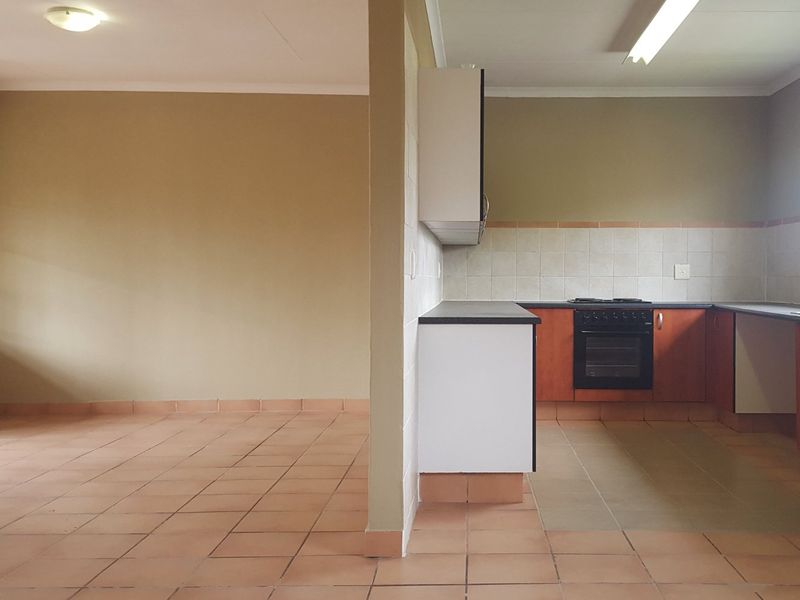 3 Bedroom Apartment for Sale - Photo 4