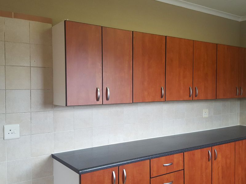 3 Bedroom Apartment for Sale - Photo 8