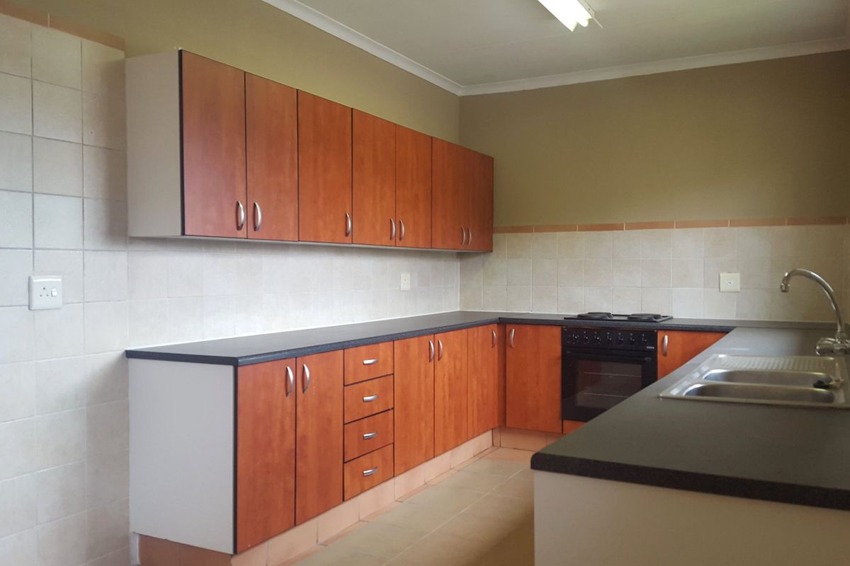 3 Bedroom Apartment for Sale - Photo 5