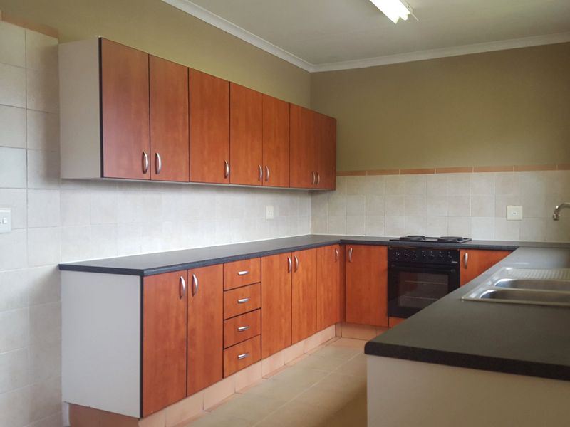 3 Bedroom Apartment for Sale - Photo 5