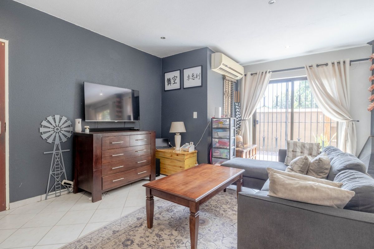 Charming Cluster in Hurlyvale - Photo 4