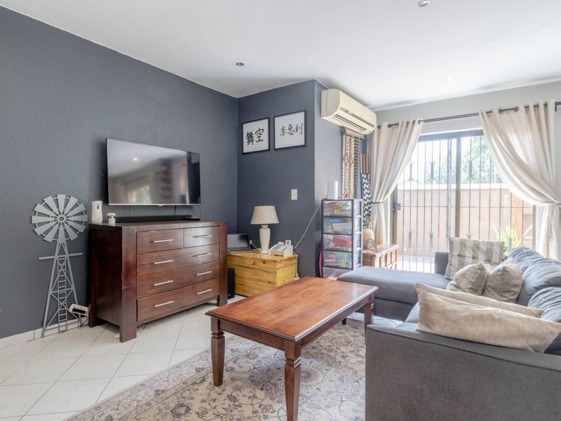 Charming Cluster in Hurlyvale - Photo 4