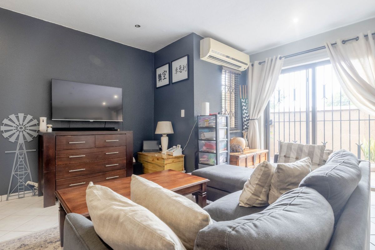 Charming Cluster in Hurlyvale - Photo 5