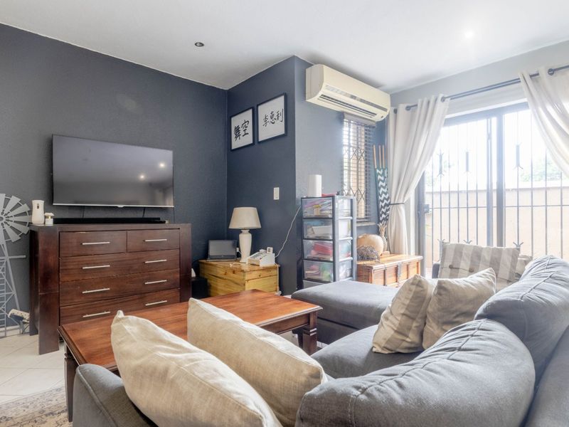 Charming Cluster in Hurlyvale - Photo 5