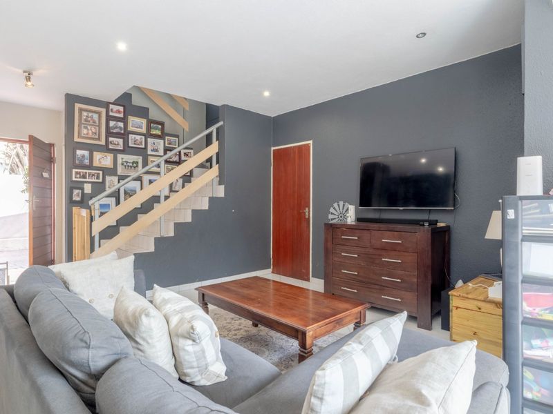 Charming Cluster in Hurlyvale - Photo 7