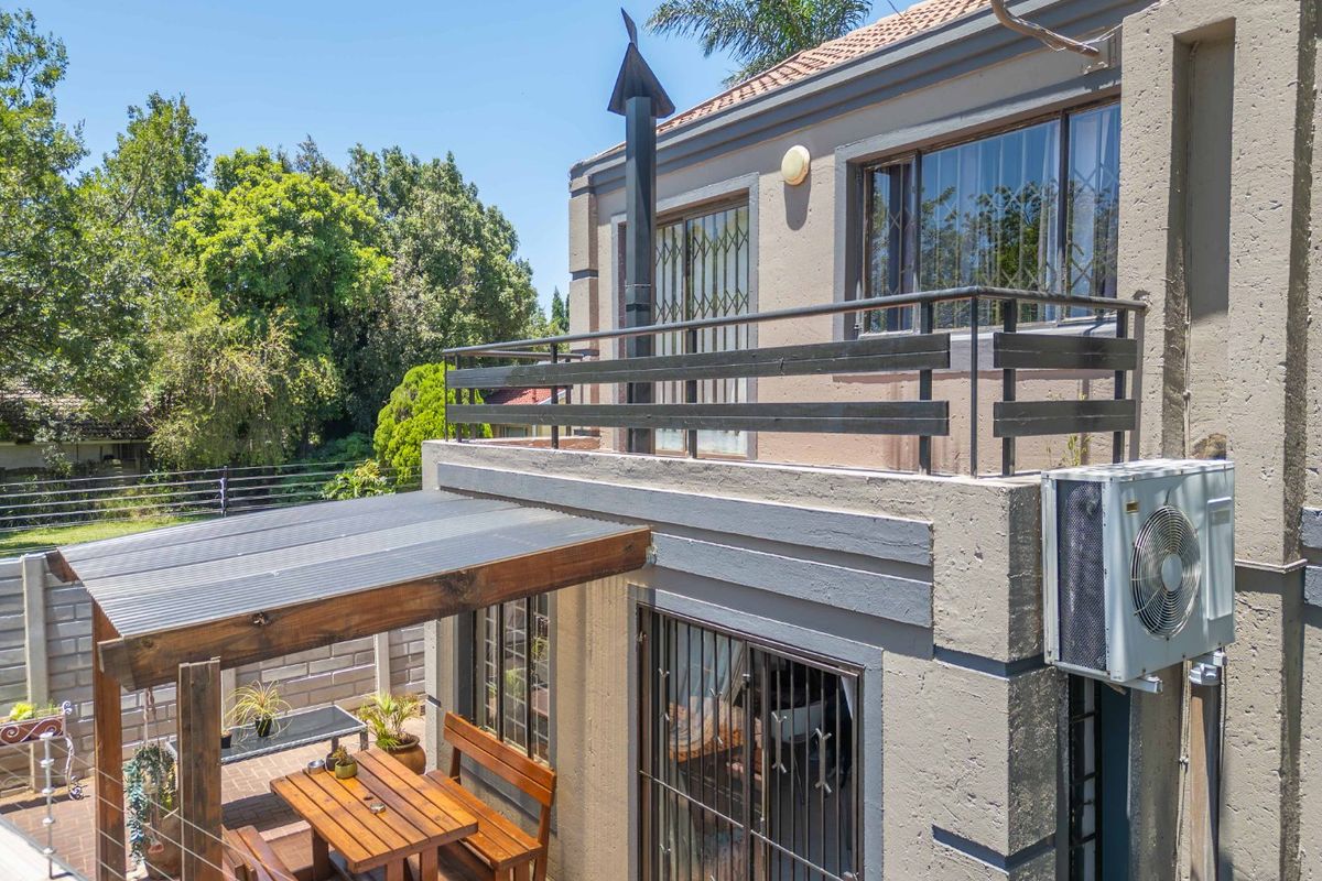 Charming Cluster in Hurlyvale - Photo 3