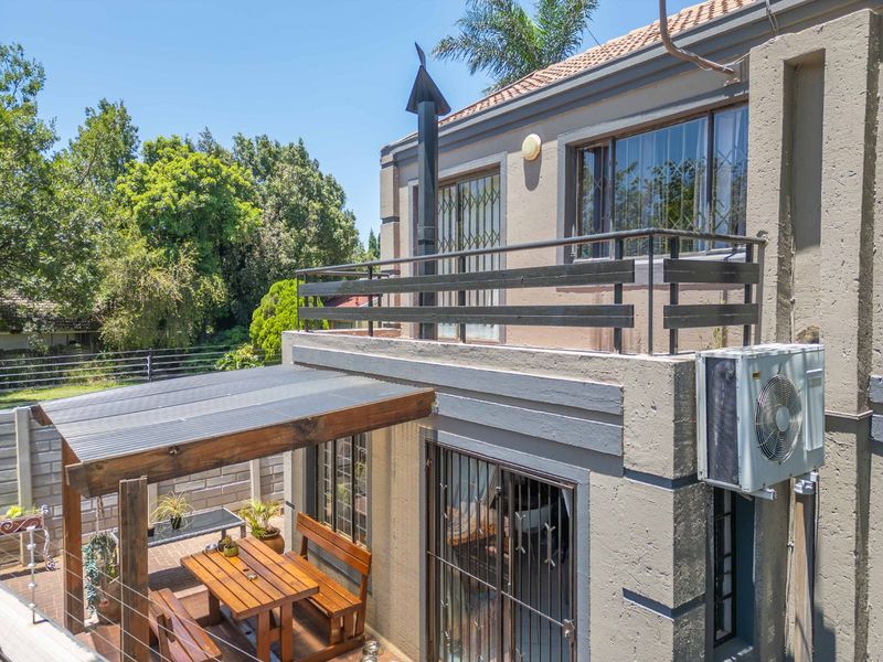 Charming Cluster in Hurlyvale - Photo 3