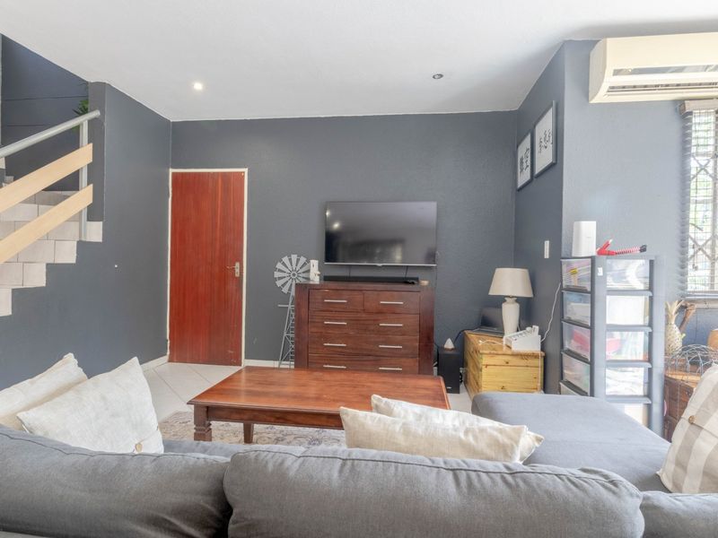 Charming Cluster in Hurlyvale - Photo 6