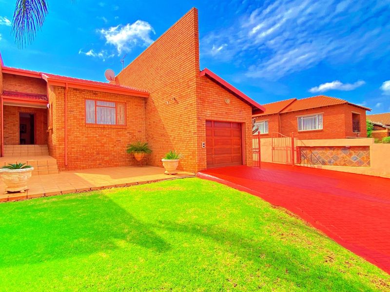 4 Bedroom 2 Bathroom with Flatlet for sale - Photo 4