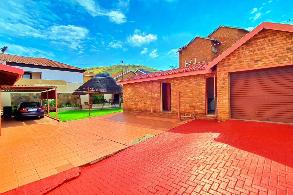 4 Bedroom 2 Bathroom with Flatlet for sale - Photo 3