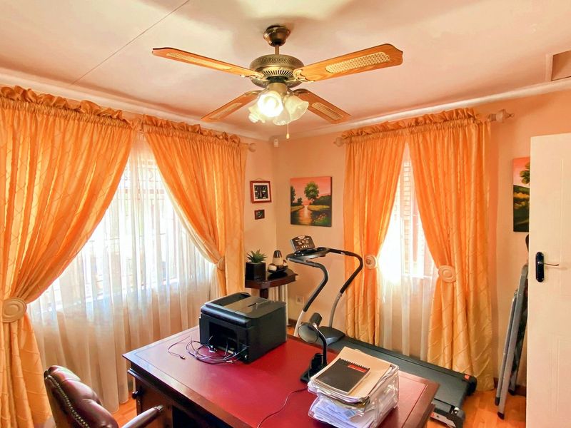 4 Bedroom 2 Bathroom with Flatlet for sale - Photo 9
