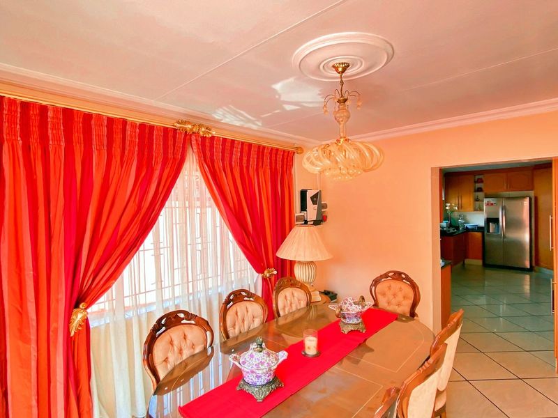 4 Bedroom 2 Bathroom with Flatlet for sale - Photo 7