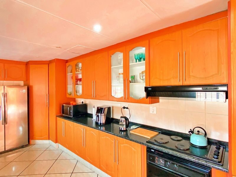 4 Bedroom 2 Bathroom with Flatlet for sale - Photo 6