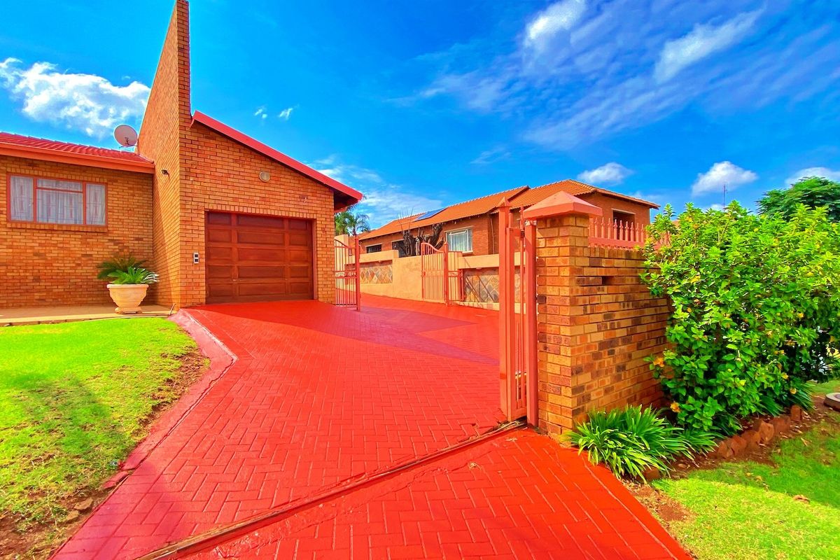 4 Bedroom 2 Bathroom with Flatlet for sale - Photo 2