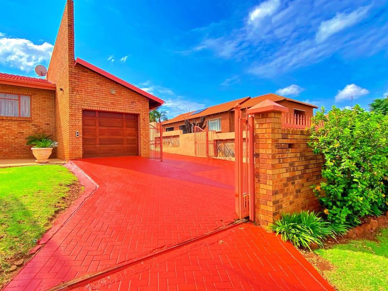 4 Bedroom 2 Bathroom with Flatlet for sale - Photo 2