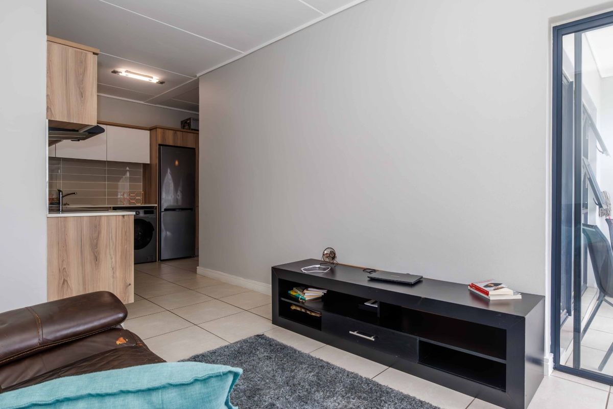 Stylish 1-Bedroom Apartment for Sale in The Reid, Linbro Park, Sandton - Photo 3