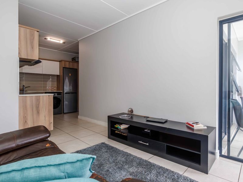 Stylish 1-Bedroom Apartment for Sale in The Reid, Linbro Park, Sandton - Photo 3