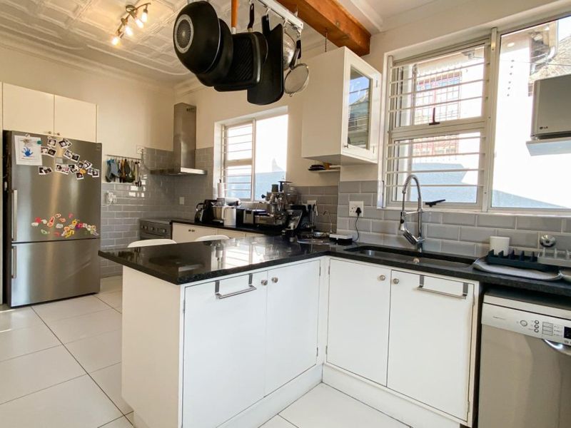 3 Bedroom House with Cottage in Kensington - Photo 7