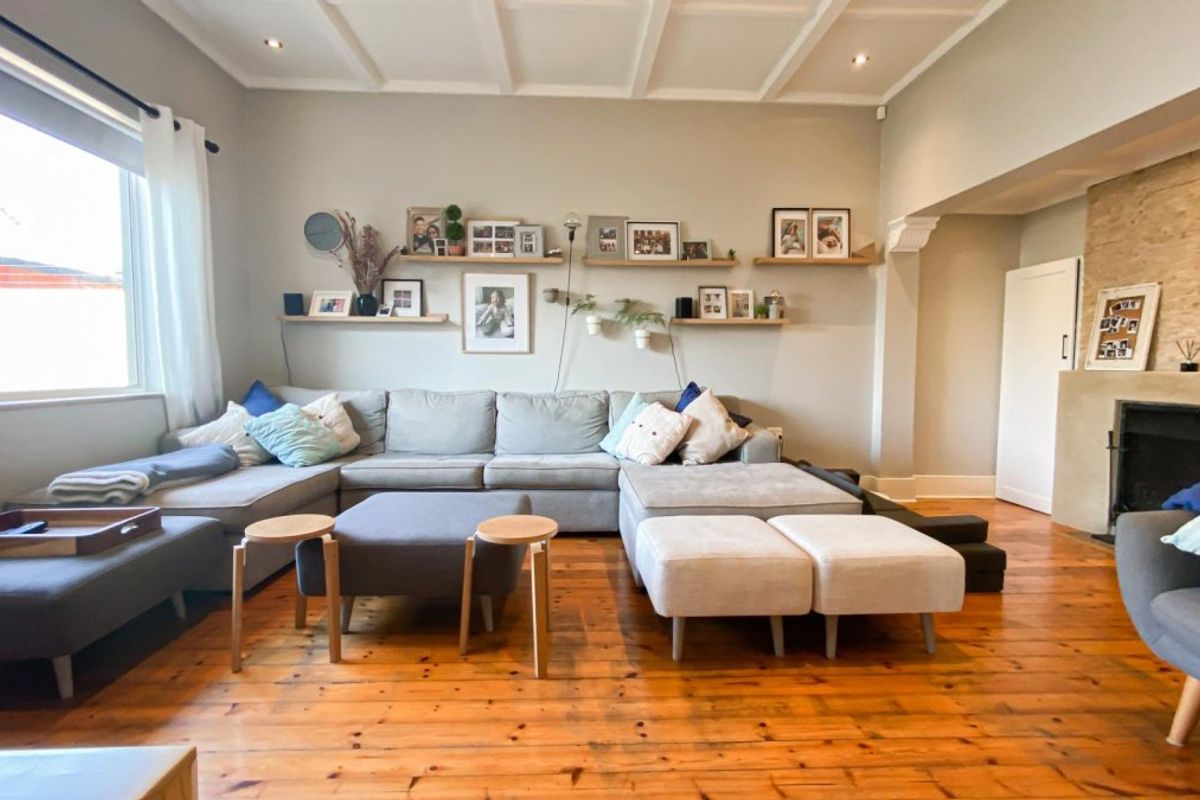 3 Bedroom House with Cottage in Kensington - Photo 3