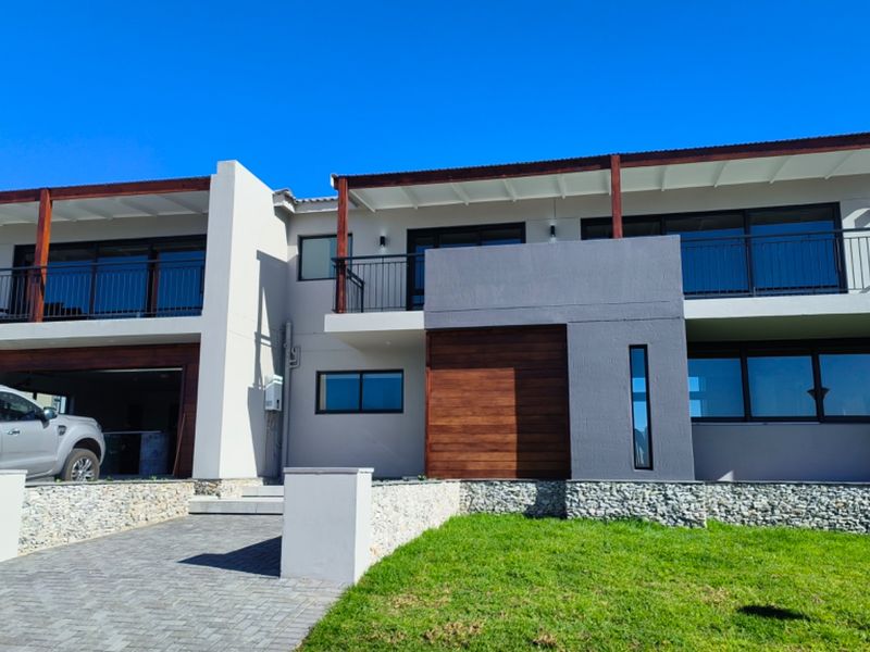 Executive luxury with endless views  - Photo 3