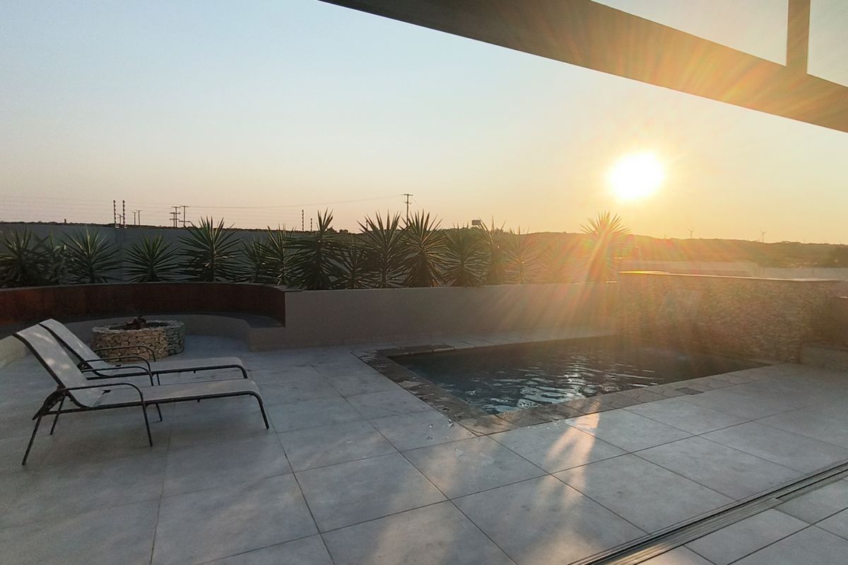 Executive luxury with endless views  - Photo 4