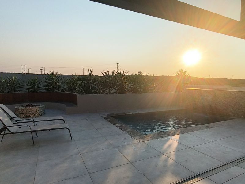 Executive luxury with endless views  - Photo 4