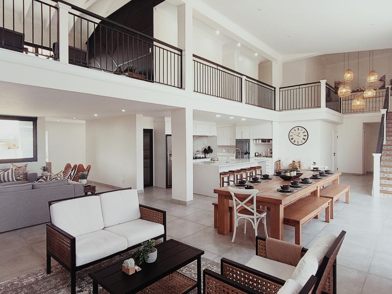 Executive luxury with endless views  - Photo 10