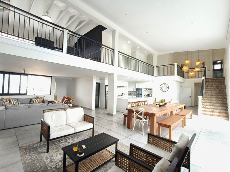 Executive luxury with endless views  - Photo 9