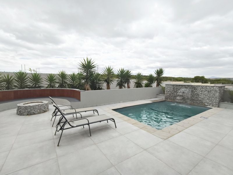 Executive luxury with endless views  - Photo 6