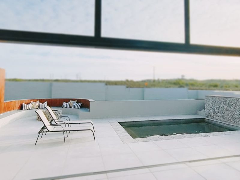 Executive luxury with endless views  - Photo 5