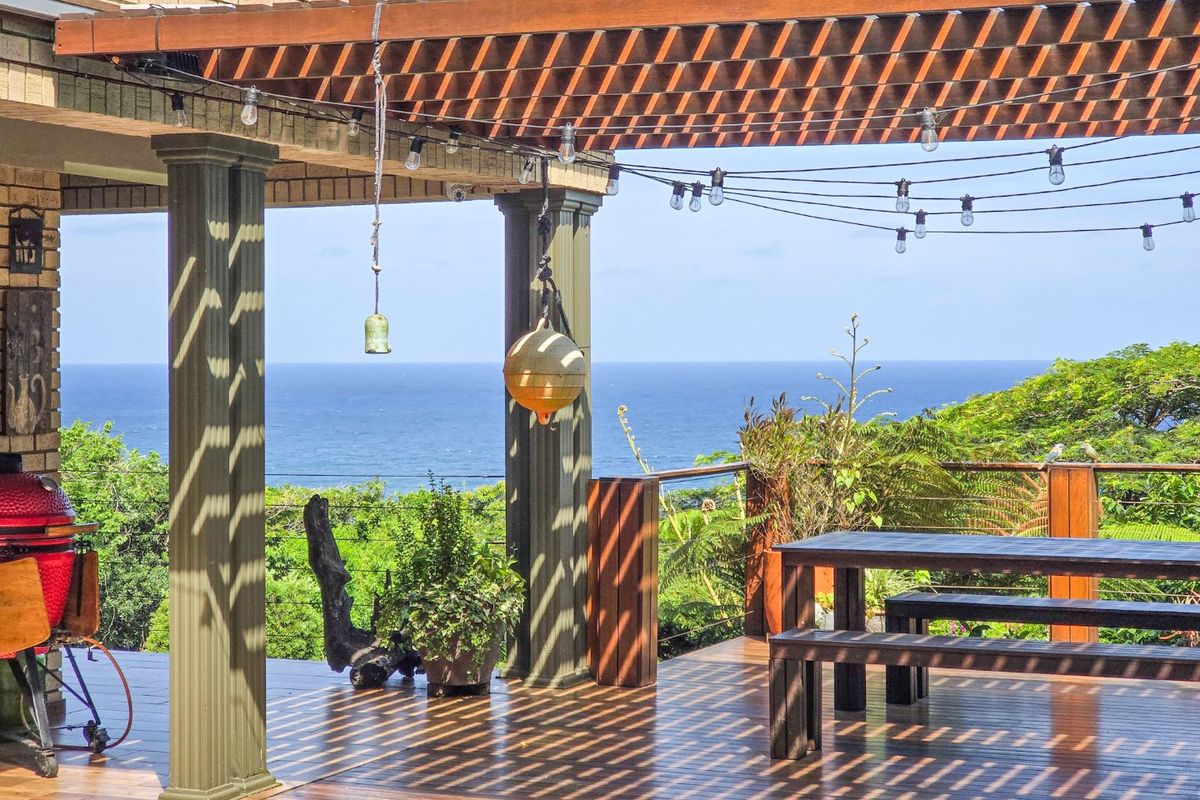 Stunning Tripple Level Family Home With Breathtaking Sea Views - Photo 3