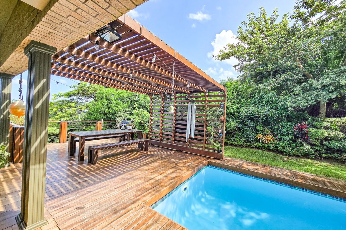 Stunning Tripple Level Family Home With Breathtaking Sea Views - Photo 4