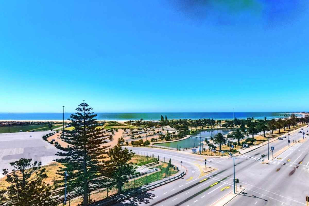 BEACHFRONT PANAROMIC FRONT ROW DUAL ADJOINING COMBO UNITS 3 BED and 2 BEDROOM UNITS - Photo 2