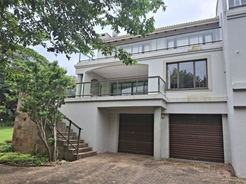 Double Volume Townhouse - Set Within A Much Sought After Complex... - Photo 2
