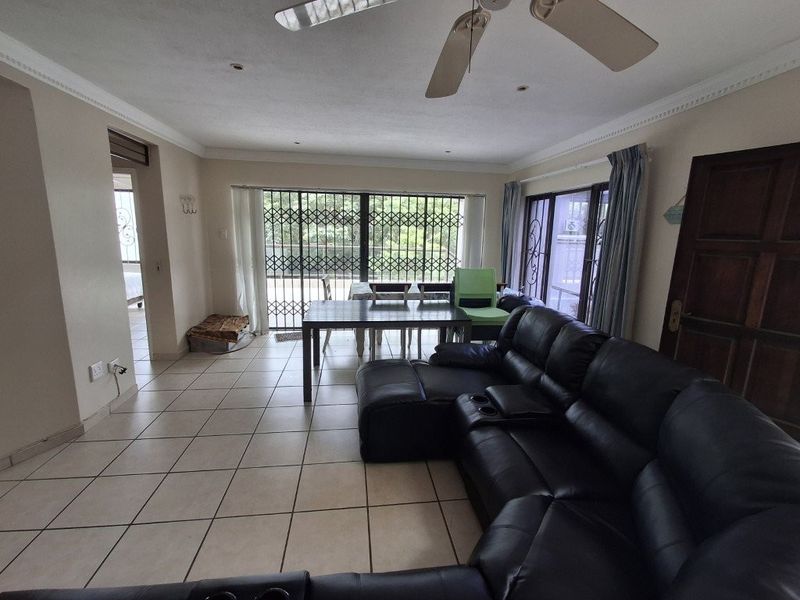 Double Volume Townhouse - Set Within A Much Sought After Complex... - Photo 6