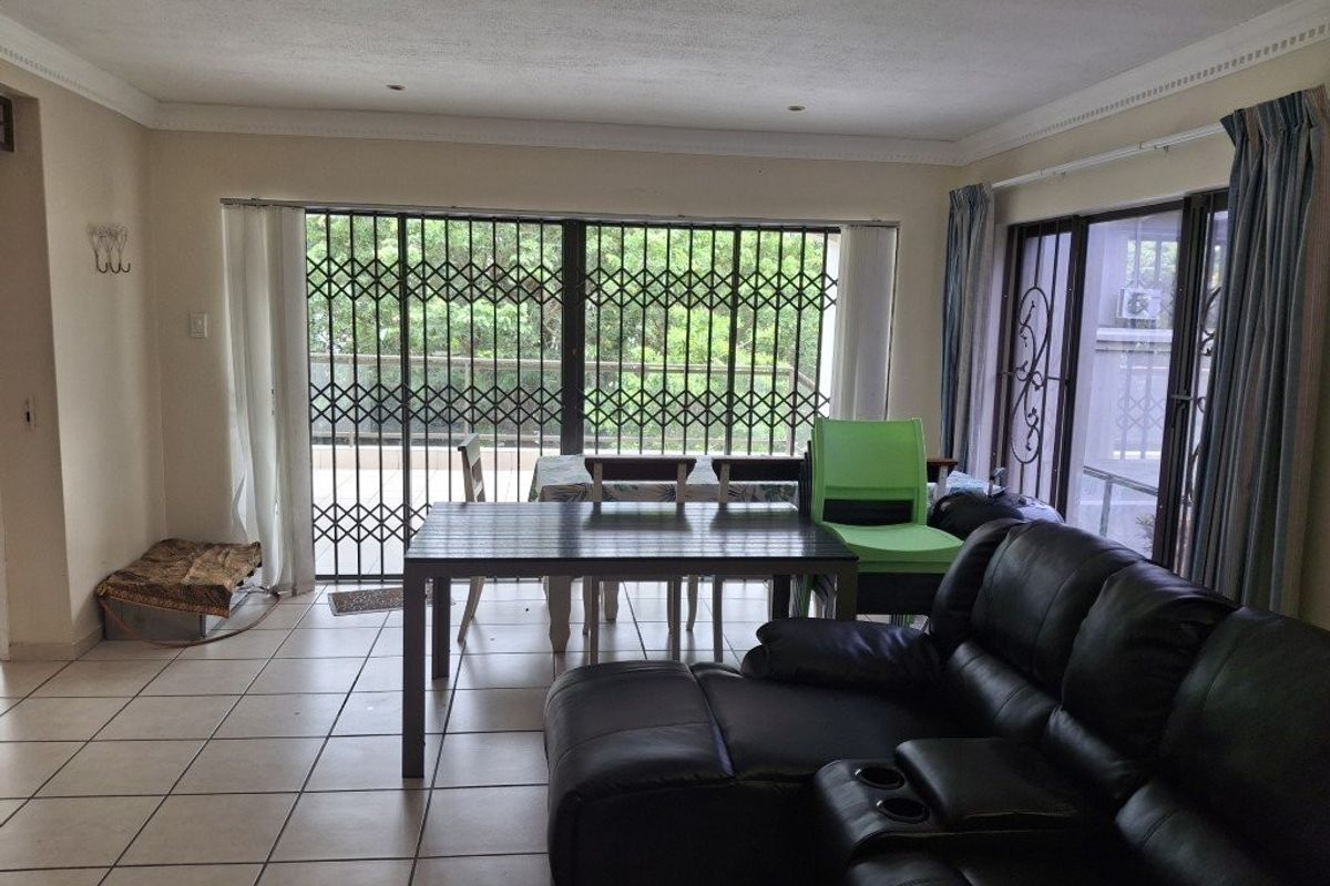 Double Volume Townhouse - Set Within A Much Sought After Complex... - Photo 5