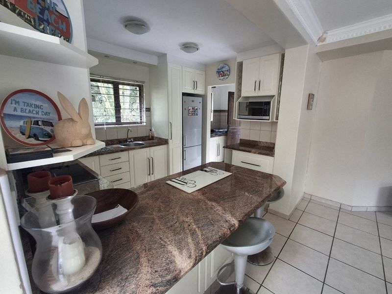 Double Volume Townhouse - Set Within A Much Sought After Complex... - Photo 10