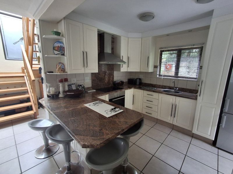 Double Volume Townhouse - Set Within A Much Sought After Complex... - Photo 9