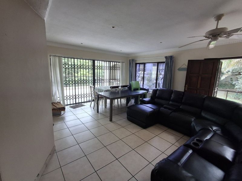 Double Volume Townhouse - Set Within A Much Sought After Complex... - Photo 7