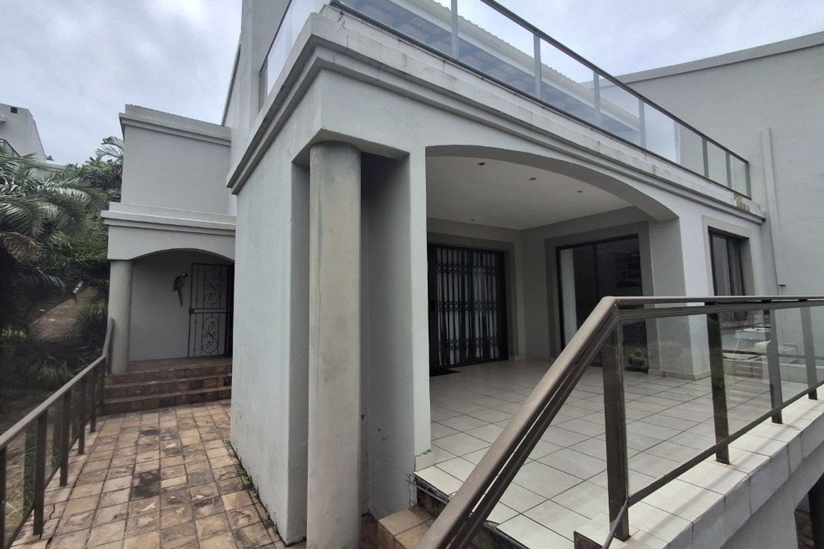 Double Volume Townhouse - Set Within A Much Sought After Complex... - Photo 3