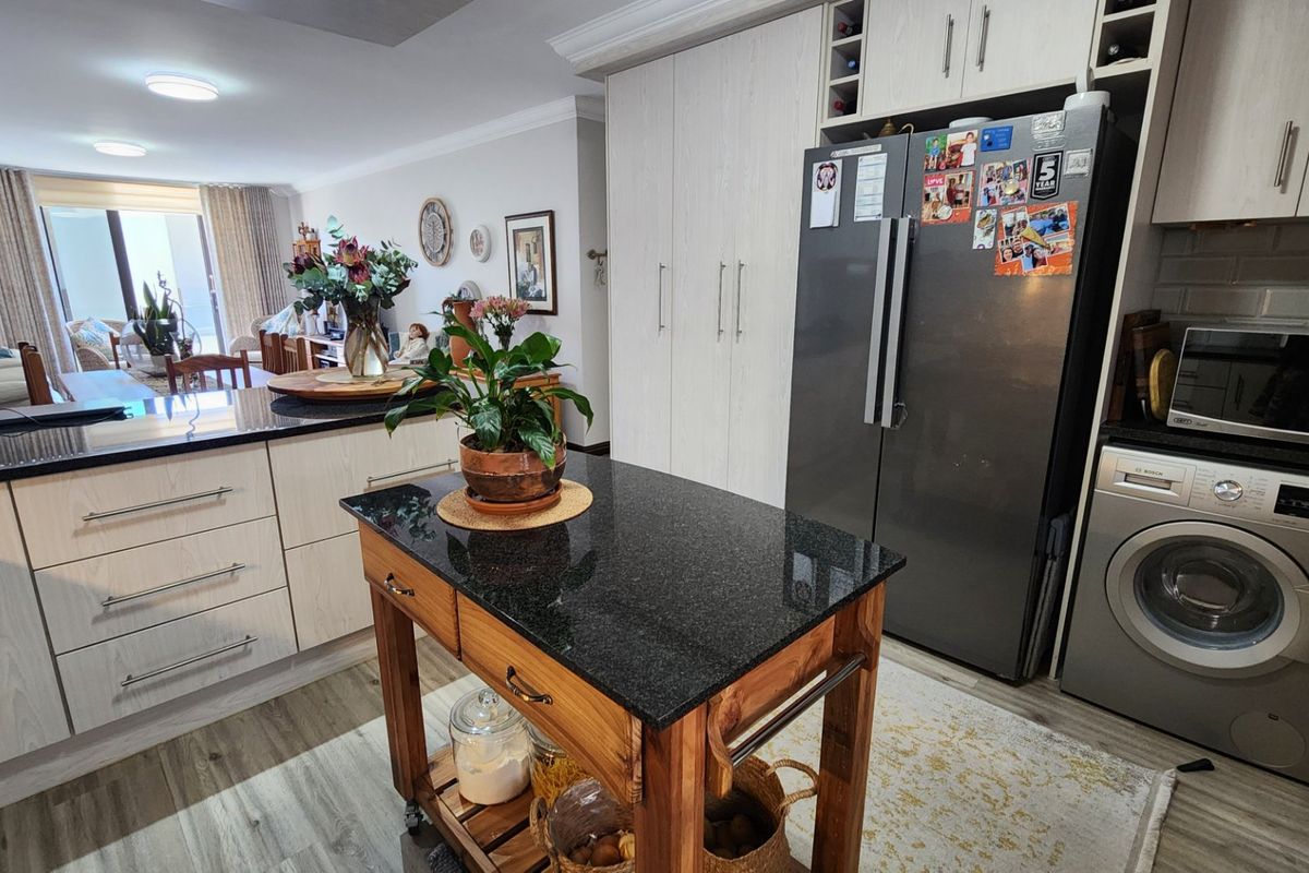 Apartment For Sale...  Prestigious New Development... "The Cliffs" in Mossel Bay Central... !!! - Photo 4