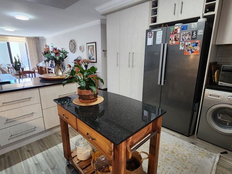 Apartment For Sale...  Prestigious New Development... "The Cliffs" in Mossel Bay Central... !!! - Photo 4