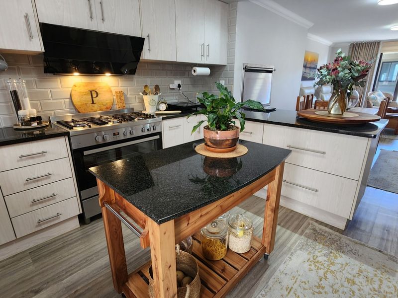 Apartment For Sale...  Prestigious New Development... "The Cliffs" in Mossel Bay Central... !!! - Photo 2