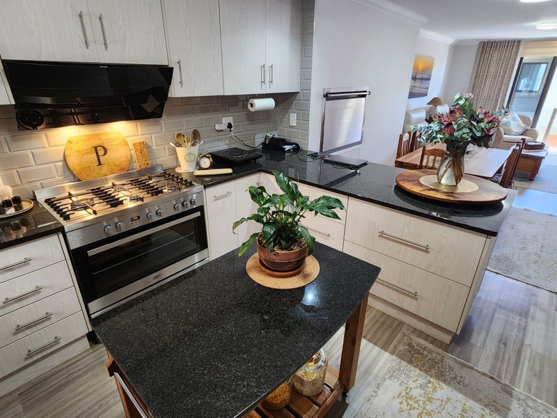 Apartment For Sale...  Prestigious New Development... "The Cliffs" in Mossel Bay Central... !!! - Photo 5