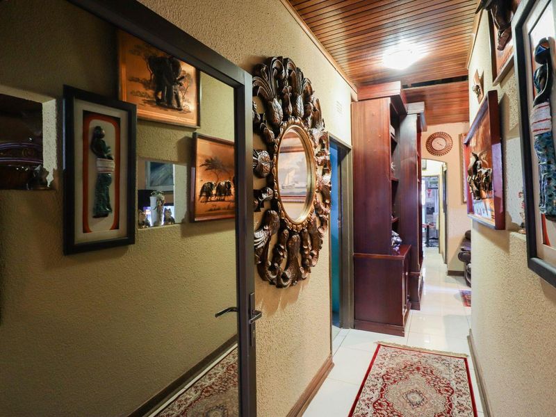 Newly Renovated Four bedroom house, up in the Valley, right acroos the road to Rand private collegue. - Photo 9