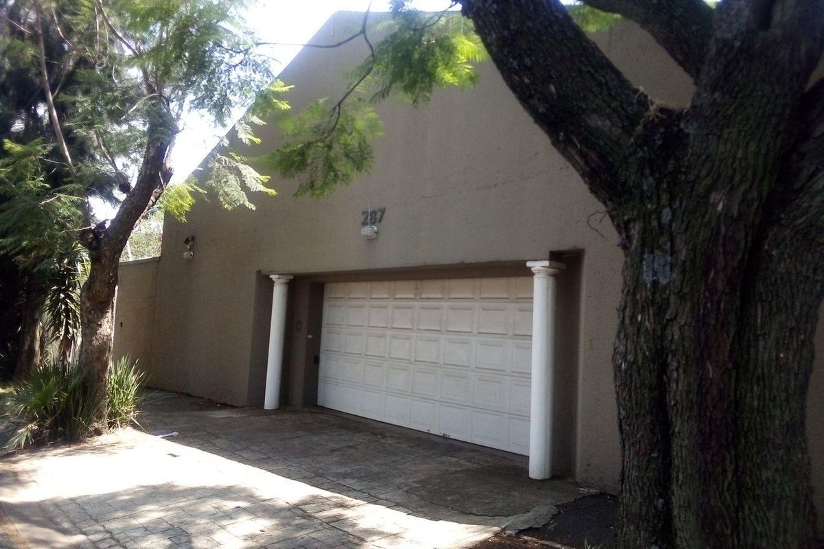 5 Bed House in Kensington for Sale - Photo 2