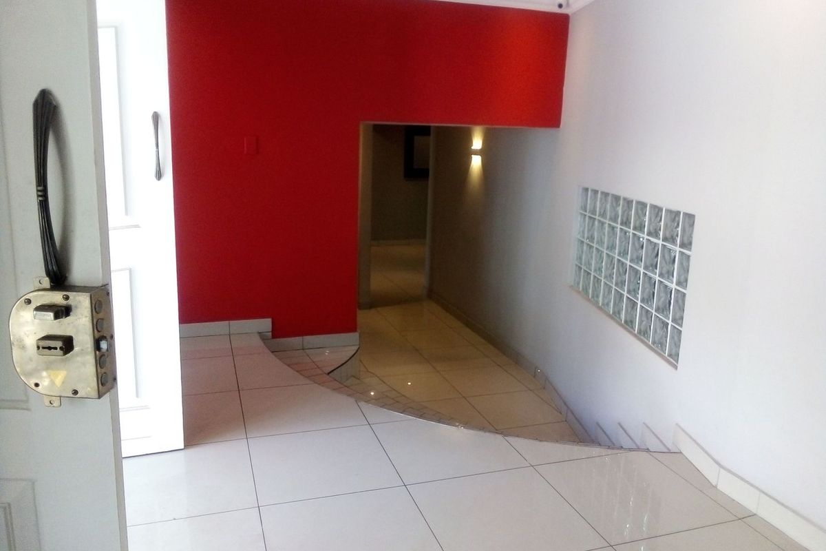 5 Bed House in Kensington for Sale - Photo 5