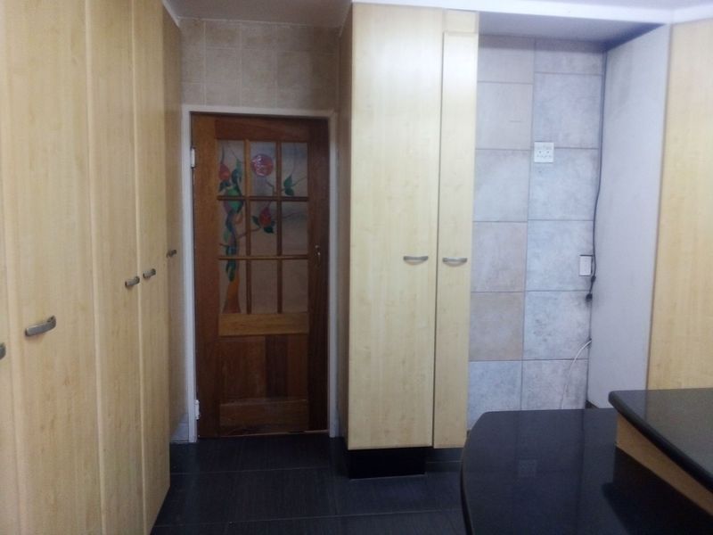 5 Bed House in Kensington for Sale - Photo 10