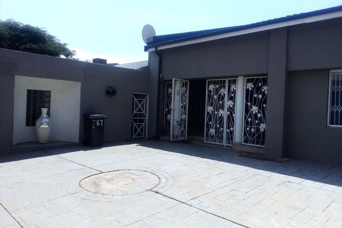 5 Bed House in Kensington for Sale - Photo 4